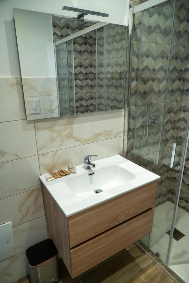 Apartment Center *